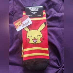 5 pack Pokémon socks. SHOE SIZE 5-10 UNISEX